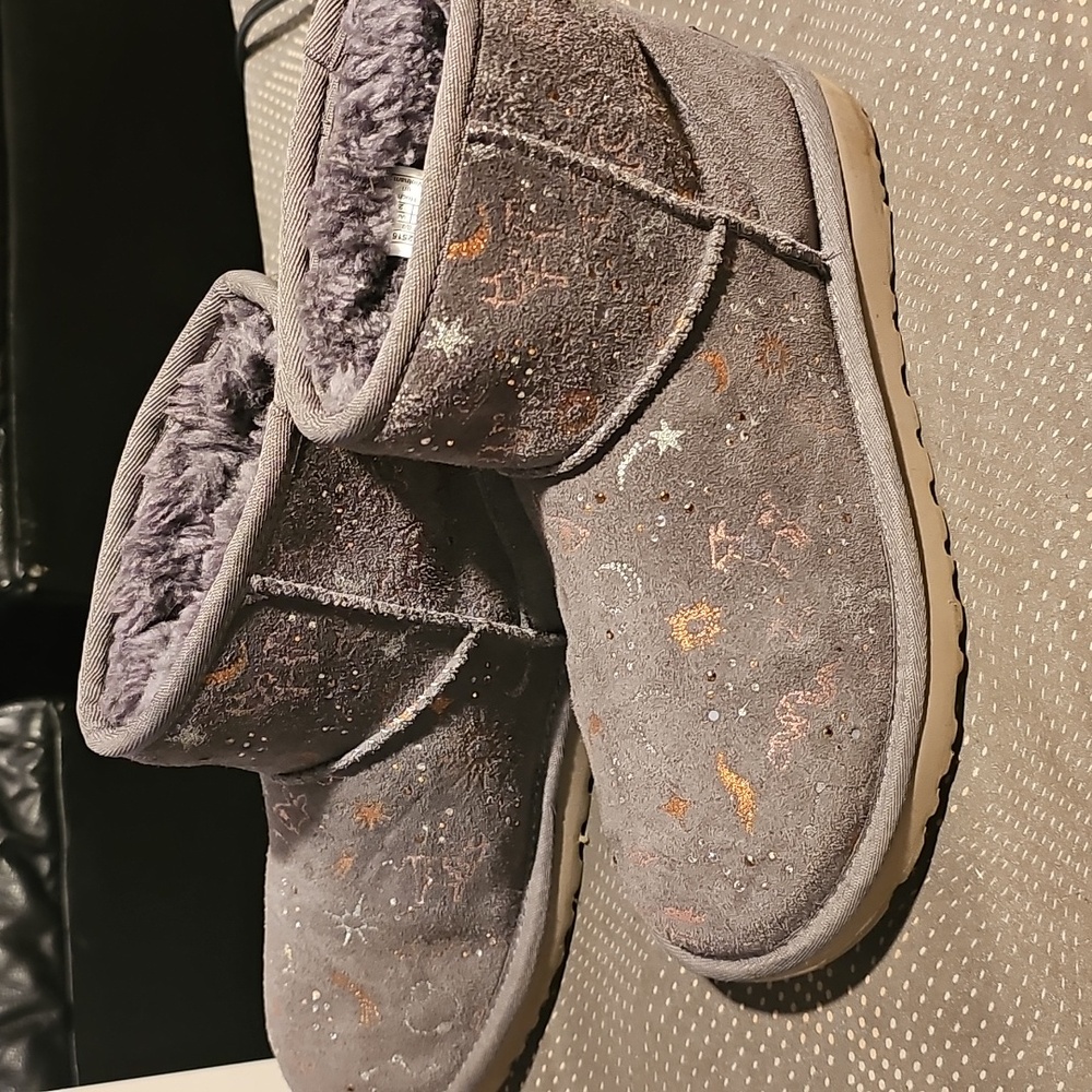 UGG Plush Short Zodiac Boots in Gray...size 7..free Shpg - Picture 2 of 8